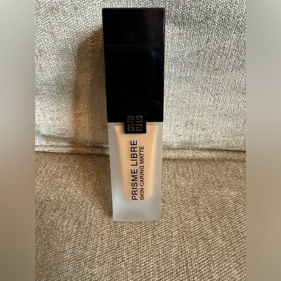 GIVENCHY - Prisme Libre Skin Caring Matte Foundation - NEW - Shade - 5 - N335 - Picture 1 of 4